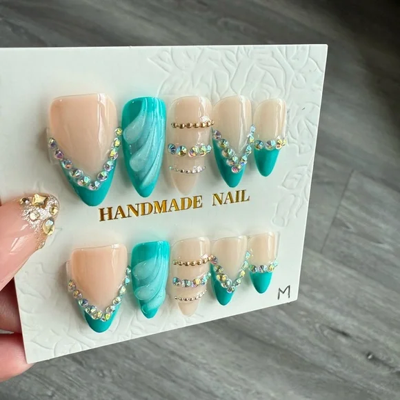 Handmade Teal & Nude Crystal V-Shape Press-On Nails - Picture 2 of 3